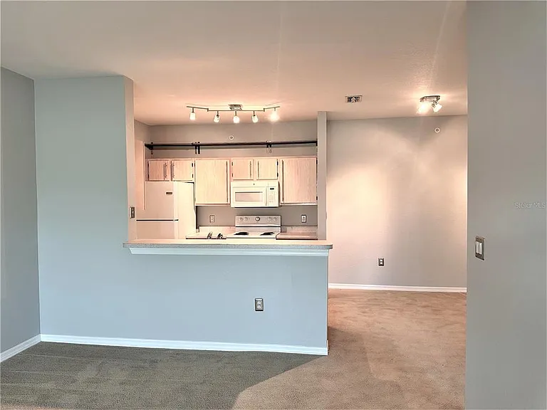 5475 Vineland Rd #8304 — Photo 23