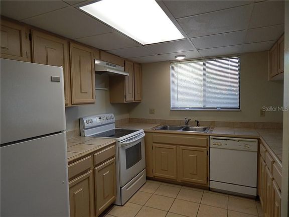 3rd image of 1836 N Crystal Lake Dr APT 8
