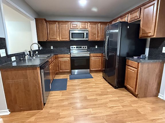 3rd image of 105 Willow Brook Dr