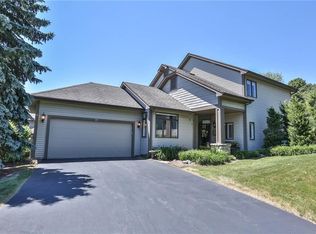 22 Spruce Rdg, Fairport, NY 14450