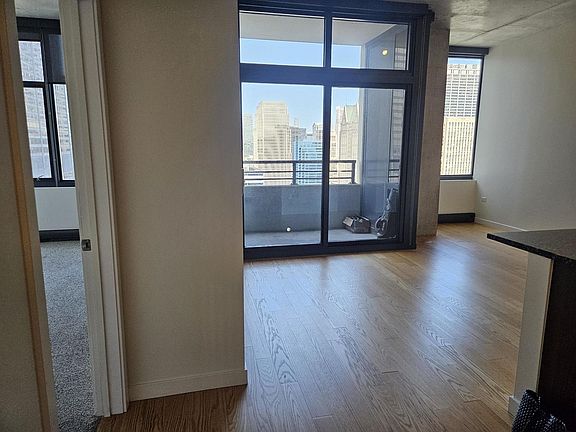 5th image of 235 W Van Buren St Unit 4516