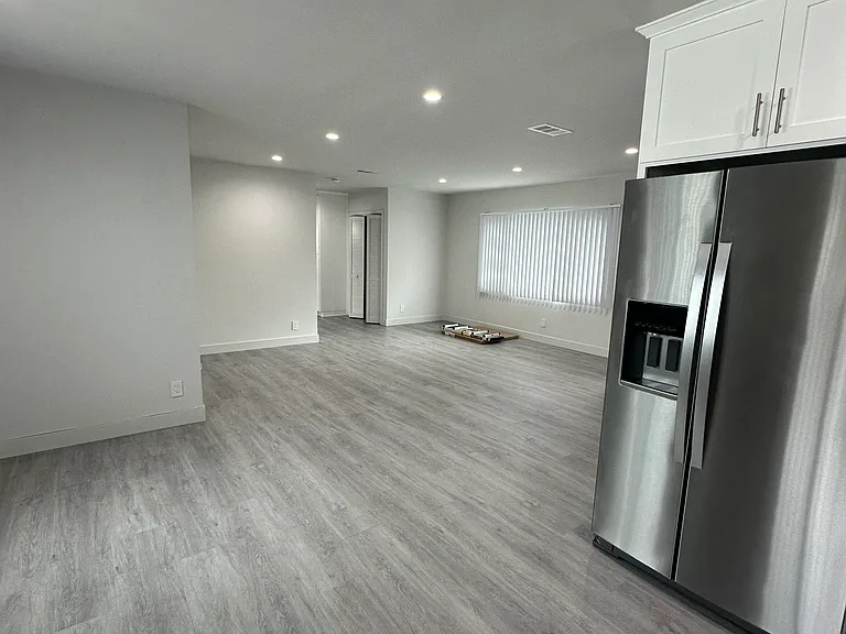 1118 S Holt Ave #2B — Photo 11