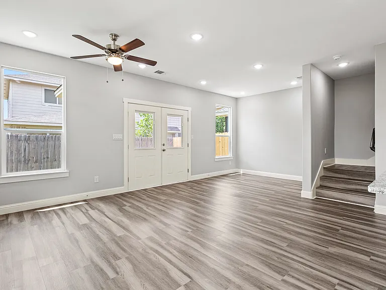 2308 Bloomfield Dr — Photo 10
