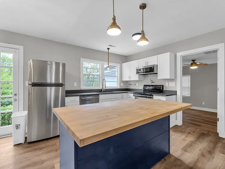 3418 Sleepy Hollow Rd — Photo 6