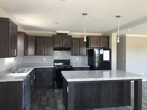2nd image of 104 Jaguar Dr