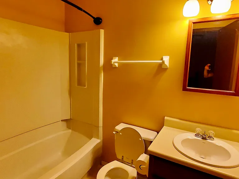 2426 Sanford Dr — Photo 16