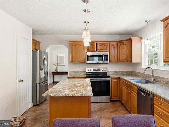 4th image of 11006 Pelican Dr