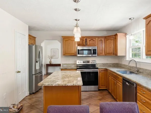 11006 Pelican Dr, Upper Marlboro, MD 20772