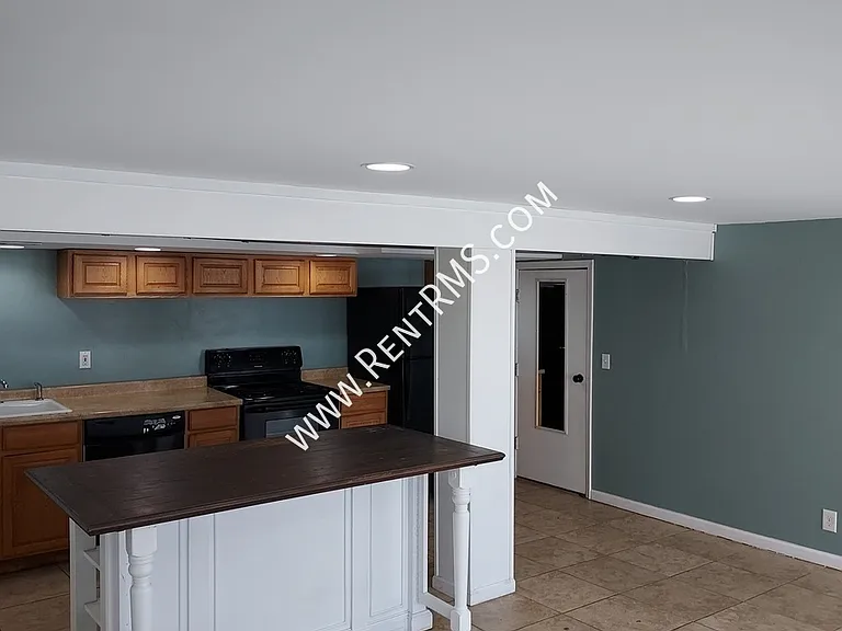 901 SW Buchanan St #GARLOW — Photo 5