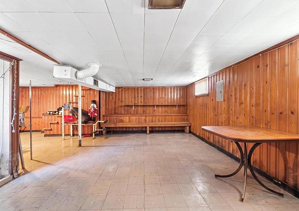 14th image of 672 S Seminary St