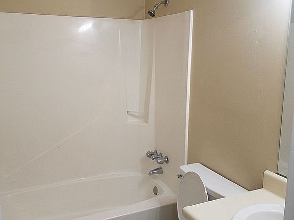5th image of 506 Heritage Pl