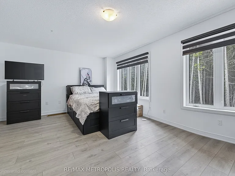 132 Blue Forest Cres — Photo 9