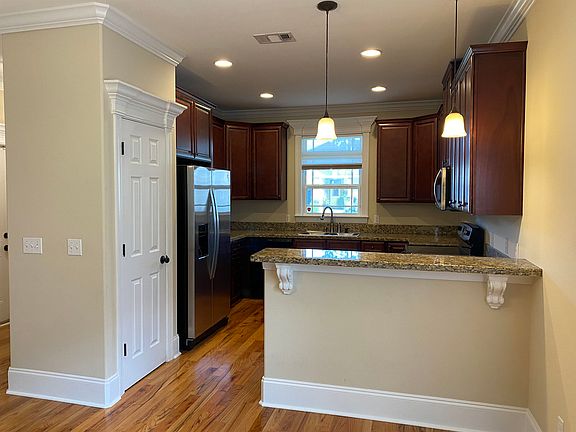 2nd image of 32 Tuscany Trce