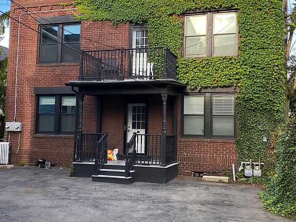 2nd image of 133 Elmwood Ave Unit 6