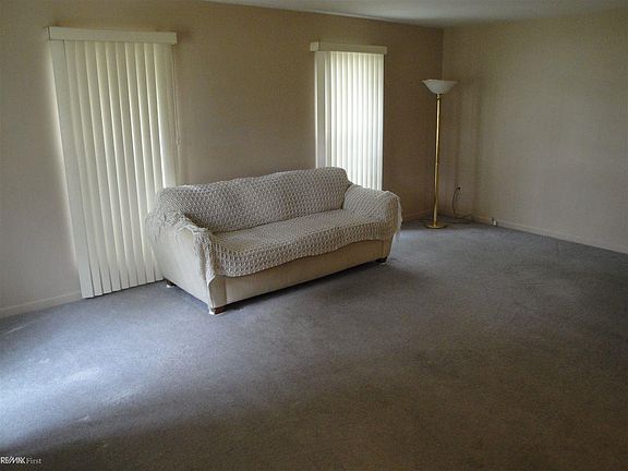 4th image of 36823 Park Place Dr