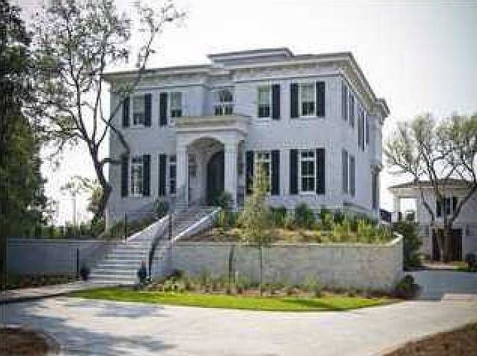 Exquisit Waterfront Home