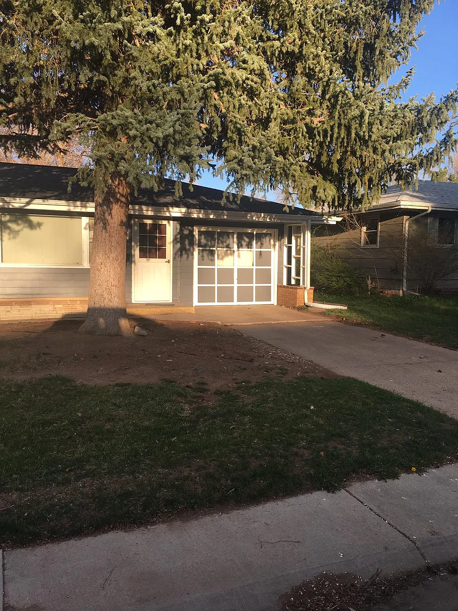 Building Photo - 402 Riddle Dr