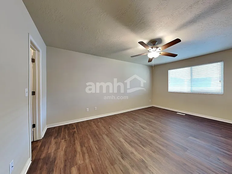1190 S Inverness Dr — Photo 9