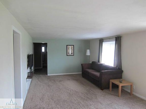5th image of 100 E Maplewood Dr