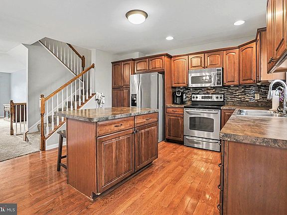 2nd image of 156 Mapleton Blvd