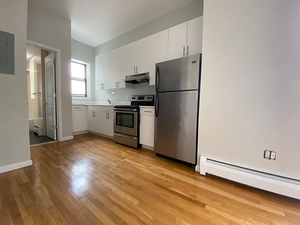 2nd image of 144 Bruckner Blvd #B2