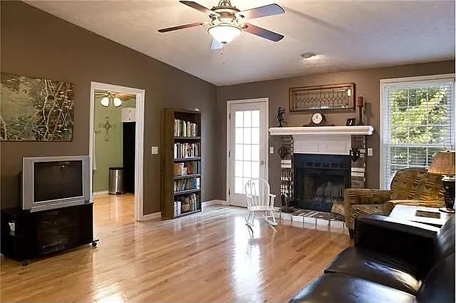5376 Village Way — Photo 2