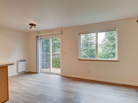 5th image of 434 S Oak Harbor St APT B2