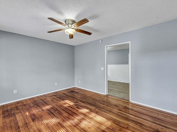 5th image of 1652 Larry St