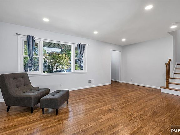 3rd image of 858 Barbara Drive