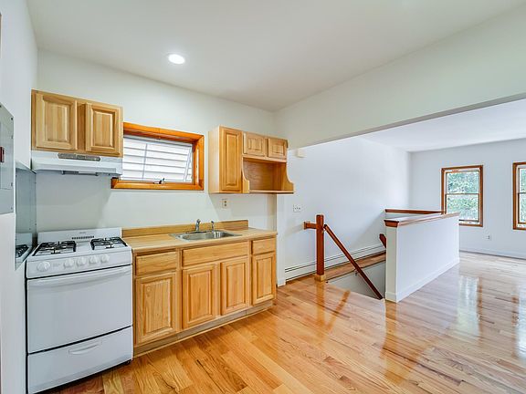 5th image of 80 Wright Ave