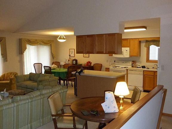 4th image of 815 Berkshire Dr