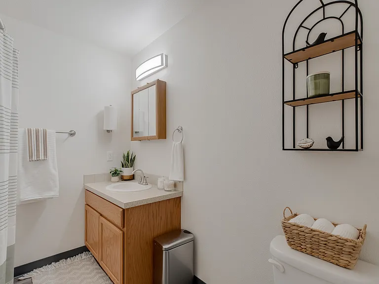 2312 White Ave #101 — Photo 4