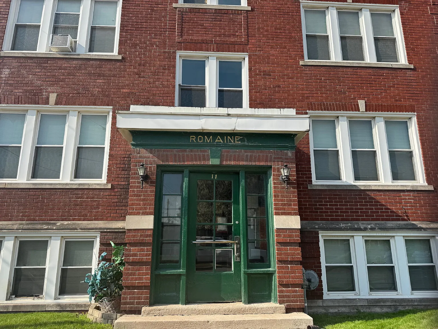 1 bed, 1.0 bath, $825 — Photo 2