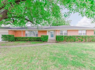 310 Lakeview Dr, Grand Prairie, TX 75051