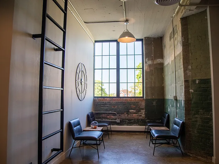 40 Hague Apartments — Photo 14