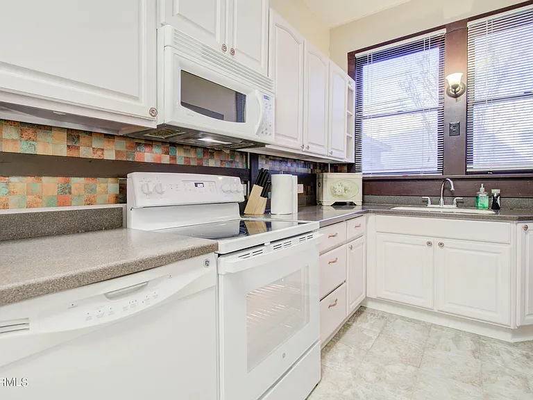 385 S Broad St — Photo 22