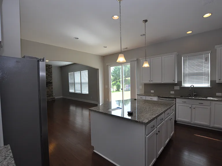 1004 Sterling Dr — Photo 30