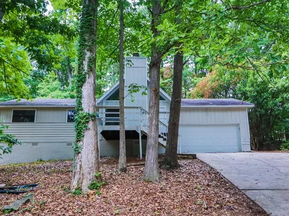 5211 Birdlake Dr, Lilburn, GA 30047