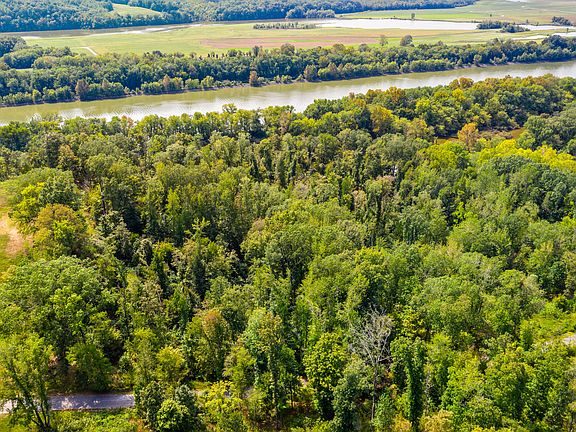 Exceptional blacktop road fr
ontage all along this acreage.