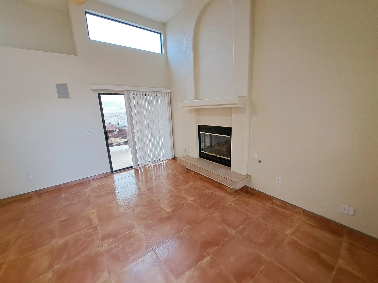 3 bed, 1041 sqft, $1,550 — Photo 2