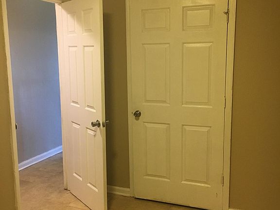 4th image of 517 Ballard Dr APT 15