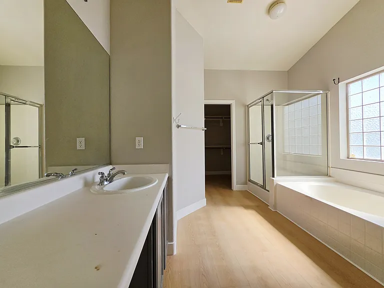 7724 Pacific Rim Ct — Photo 18