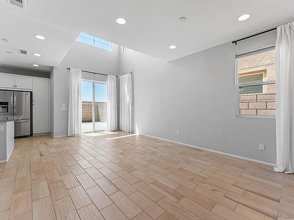 3rd image of 305 Paseo Gusto
