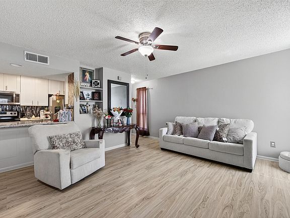 5th image of 3919 Fairmont Pkwy APT 171
