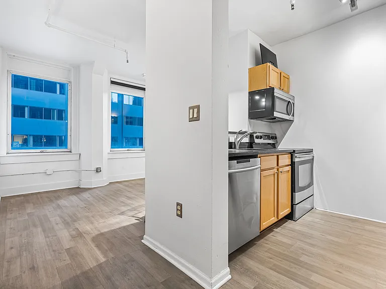 444 17th St #1-409 — Photo 5