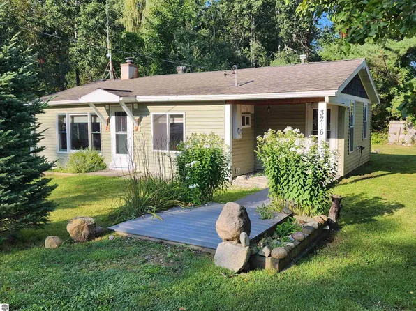 3216 S Garfield Rd, Kingsley, MI 49649
