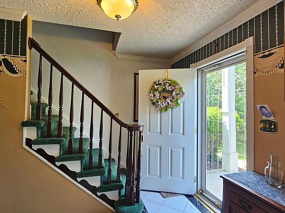 5th image of 196 Homestead Pl