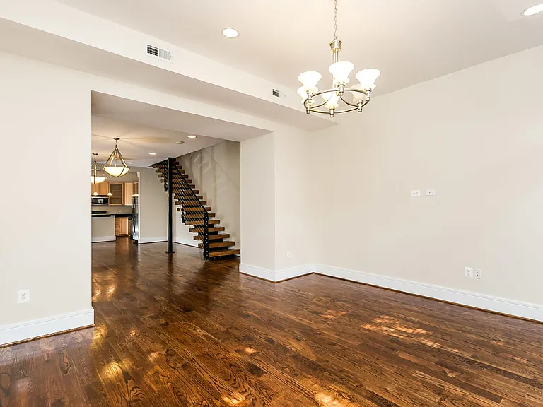 2201 E Fairmount Ave #A — Photo 7