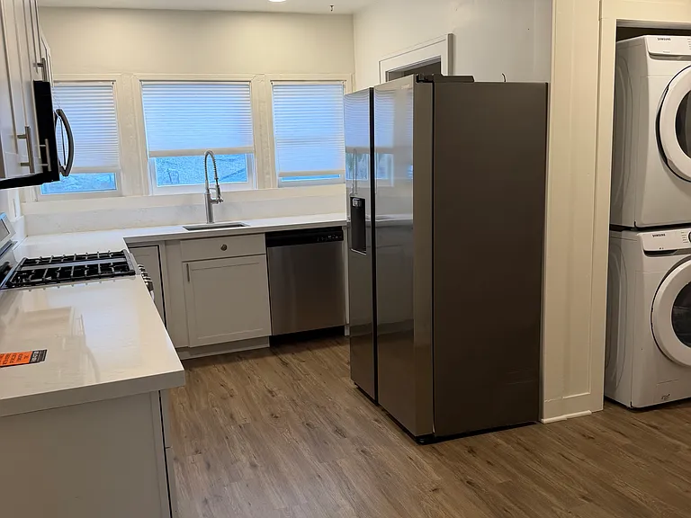 644 Mountain View St — Photo 2