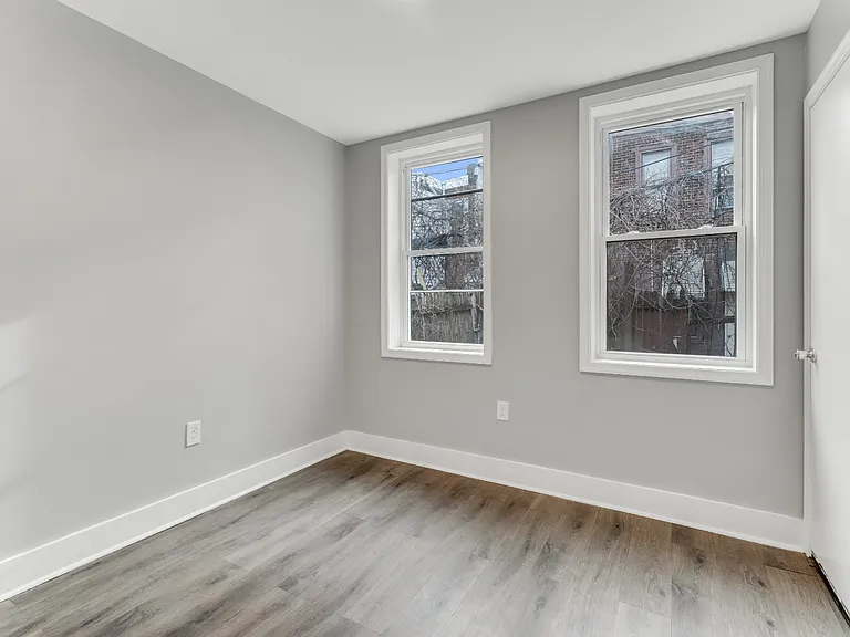 304 E Ontario St — Photo 12